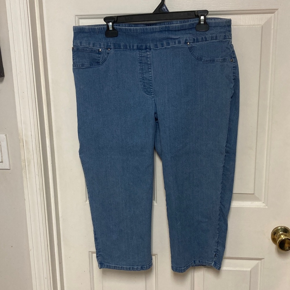 Ruby Rd. Medium Blue Cropped Stretch Denim Capris